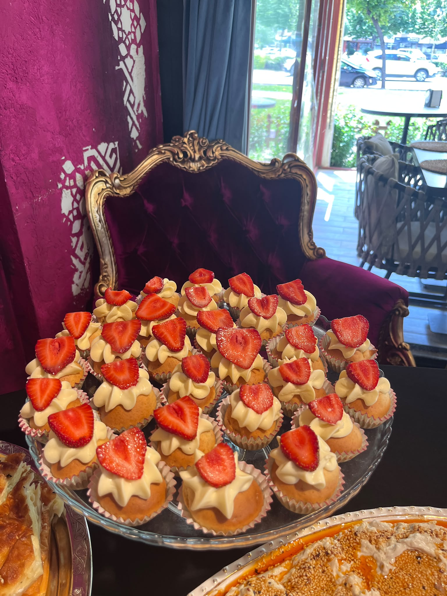 Çilekli mini cupcake