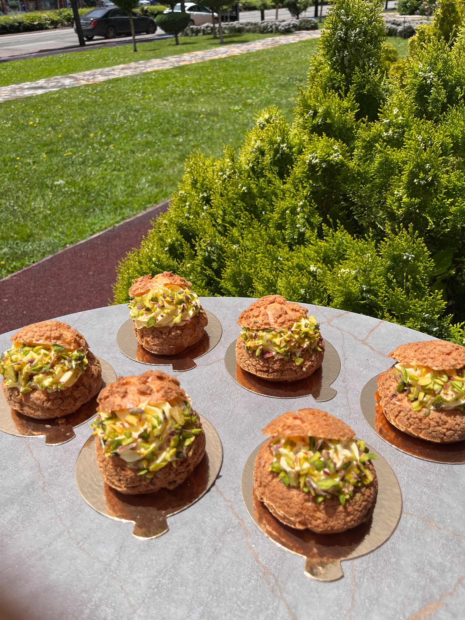 Fıstıklı profiterol